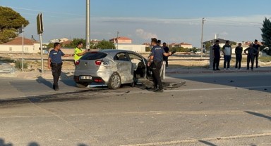 Tarım işçilerini taşıyan minibüsle otomobil çarpıştı: 15 yaralı