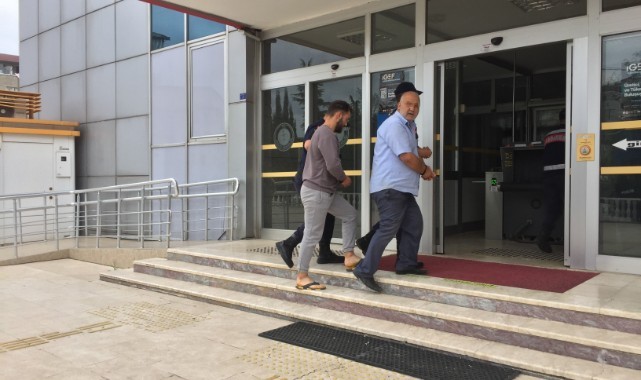 Tartıştıkları trafik polisinin başına sandalye vurup yaralamışlardı