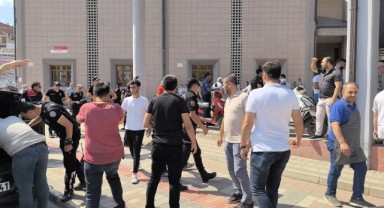 Telefon tamiri tartışması baltalı kavgaya döndü: 1 yaralı