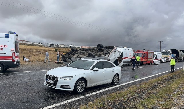 Turistleri taşıyan minibüs takla attı: 18 yaralı