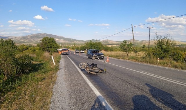 U dönüşü yaparken otomobilin çarptığı motosikletli öldü