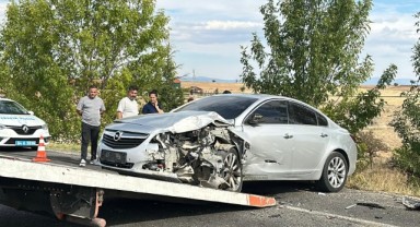 Uşak’ta iki otomobil çarpıştı: 2 ölü, 2 yaralı