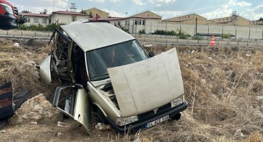 Uşak'ta otomobil ile minibüs çarpıştı: 1 ölü, 3 yaralı