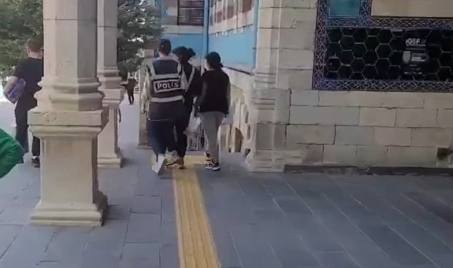 Uyuşturucu ticareti yapan 2 kişi tutuklandı