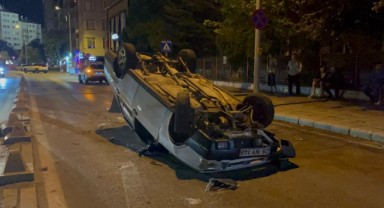 Virajda takla atan otomobildeki çift yaralandı