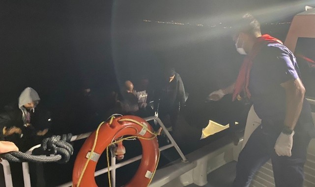 Yardım isteyen 21 kaçak göçmen yakalandı