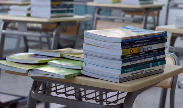 Yeni müfredatın "beceri temelli" yeni ders kitapları hazır
