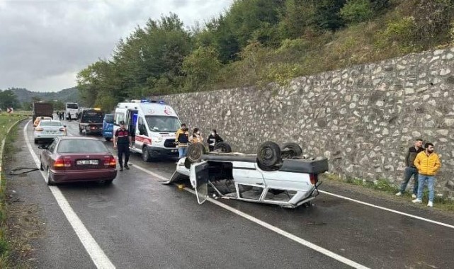 Yolcu otobüsüne çarpan otomobil takla attı: Küçük çocuk öldü