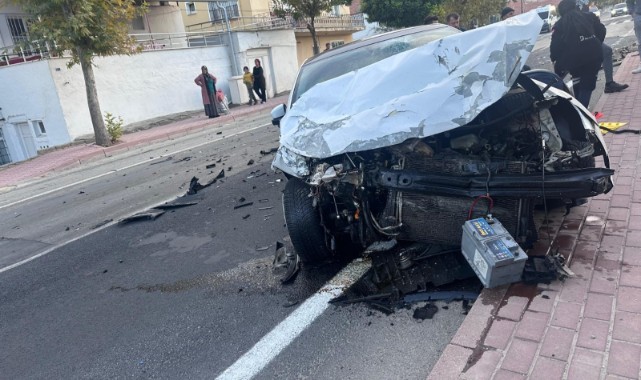 Aksaray'da otomobiller çarpıştı: Sürücü hayatını kaybetti