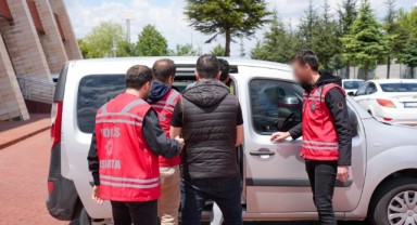Altın kaplama bilezikleri gerçek sanarak çalan şahıslar tutuklandı