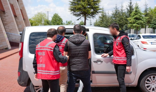Altın kaplama bilezikleri gerçek sanarak çalan şahıslar tutuklandı