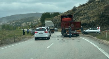 Ankara'da maddi hasarlı zincirleme trafik kazası