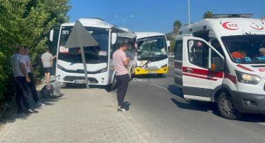 Antalya’da tur midibüsleri çarpıştı: 12 yaralı