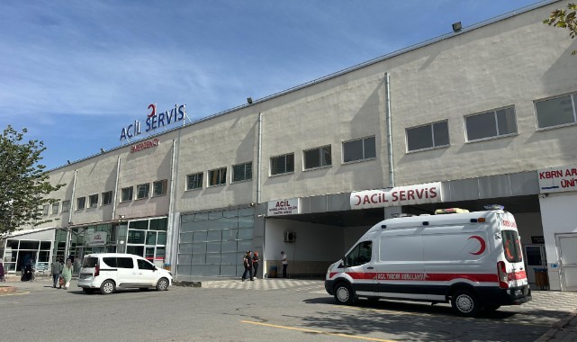 Araç ile motosiklet çarpıştı: 1 ölü, 2 yaralı