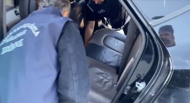 Arka koltuğun altından kaçak göçmenler çıktı