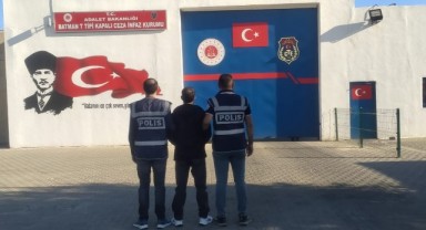 Banyo duvarına saklanan firari şahıs yakalandı