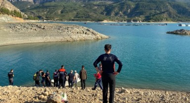 Baraj gölüne giren 17 yaşındaki genç boğuldu