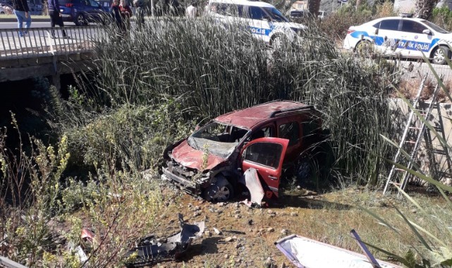 Bozyazı'da ticari araç dereye uçtu: 1 yaralı