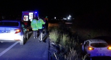 Çarpışan otomobiller kanala uçtu, 6 kişi hafif yaralandı