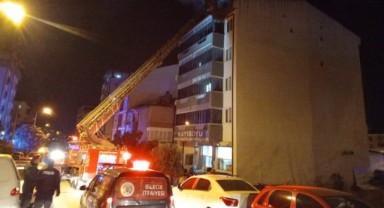 Çatı katında çıkan yangını korkuttu