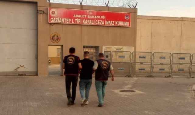Çeşitli suçlardan aranan firariyi jandarma yakaladı