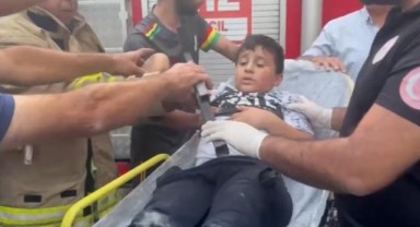 Damdan düşen çocuğun koluna demir korkuluk saplandı