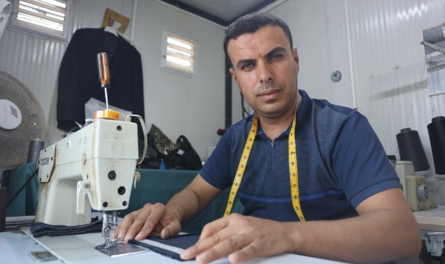 Depremzede terzi çocuklarının geleceği için mücadele ediyor