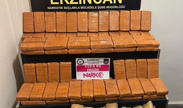 Erzincan'da 4 çuval eroin ele geçirildi