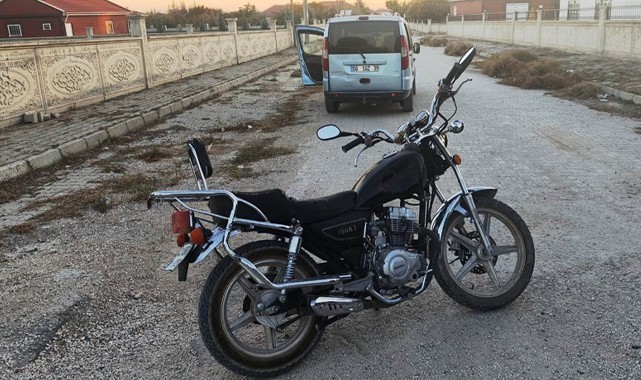 Hafif ticari araçla motosiklet çarpıştı: 1 yaralı