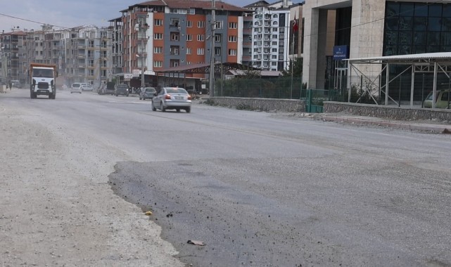 Hatay'da motosikletler kafa kafaya çarpıştı: 3 kişi yere savruldu