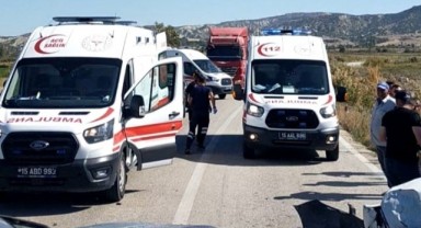 İki otomobil kafa kafaya çarpıştı: 6 yaralı