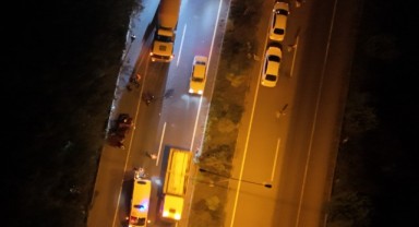 İş makinesi ile otomobil çarpıştı: 1’i çocuk 3 yaralı