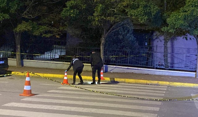 İş yerinden çıkan şahıslara silahla saldırdılar: 2 yaralı