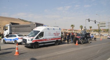 Kamyon ile motosiklet çarpıştı: 1 ölü