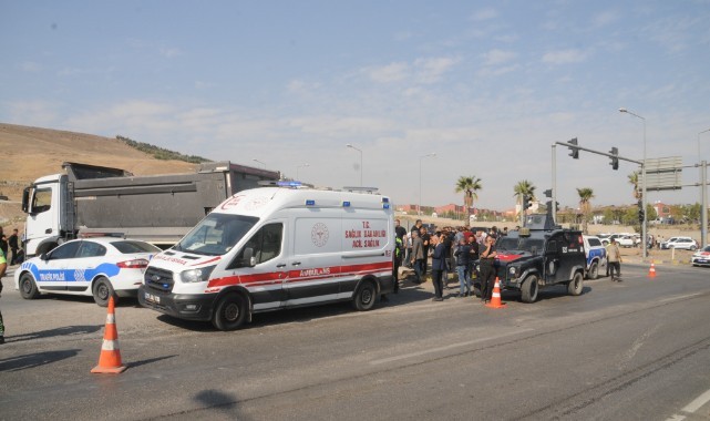 Kamyon ile motosiklet çarpıştı: 1 ölü