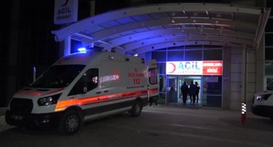 Kamyona çarpan motosikletteki 2 genç ağır yaralandı