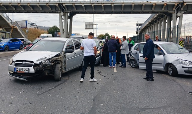 Karayolunda 4 araç zincirleme kazaya karıştı: 1 yaralı