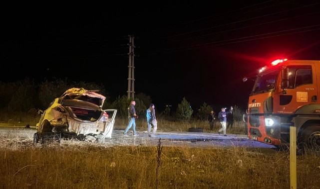 Karayolunda kamyonet ile otomobil çarpıştı: 2 ağır yaralı