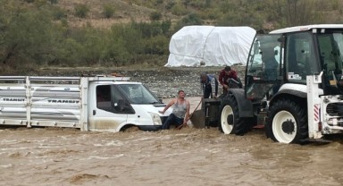 Komşu ilde aşırı yağış sonucu mahsur kalan şoför kurtarıldı