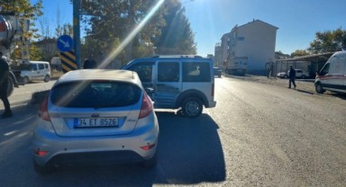 Komşu ilde otomobil ile ticari araç çarpıştı: 2 yaralı