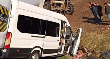 Komşu ilde zincirleme kaza: 12'si öğretmen 14 yaralı