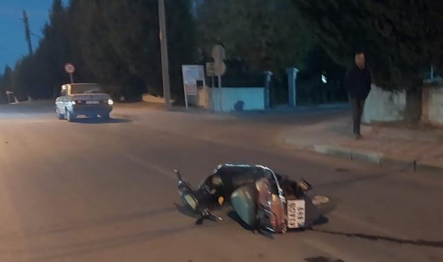 Motosiklet ile otomobile çarpıştı: 1 yaralı