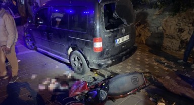 Motosiklet park halindeki otomobile çarptı: 1 yaralı