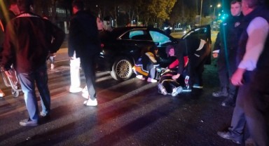Otomobil karşı şeritten gelen taksiye çarptı: 3 yaralı