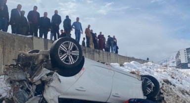 Otomobil yayaya çarptıktan sonra takla attı: 1 ölü, 1 yaralı