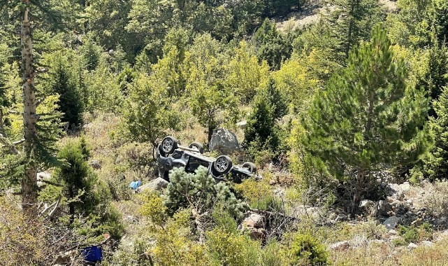 Otomobil yayla yolunda uçuruma yuvarlandı: 2 yaralı
