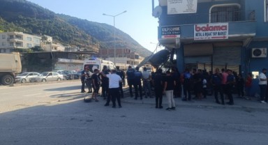 Otomobille çarpışan motosikletin sürücüsü öldü