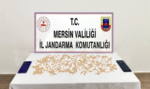 Otomobille uyuşturucu hap taşıyan 2 şüpheli tutuklandı