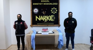 Perdeye zulalanmış vaziyette uyuşturucu ele geçirildi