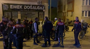 Polisten kaçarken kazaya neden oldu: 2’si polis 4 yaralı